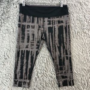 Under Armour UA Pants Womens Medium Cropped Athletic Leggings Workout Tye Dye
